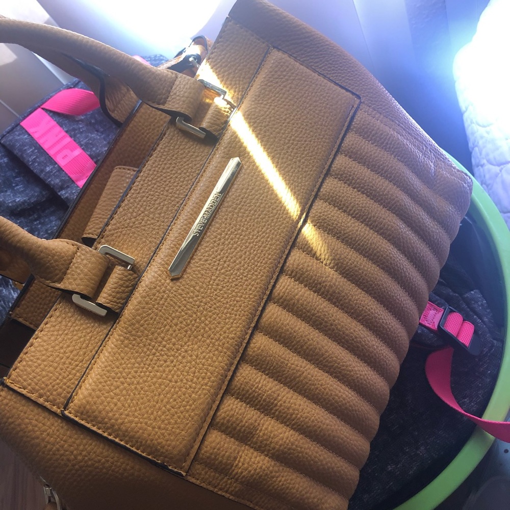 Purses - Picture 5 of 8